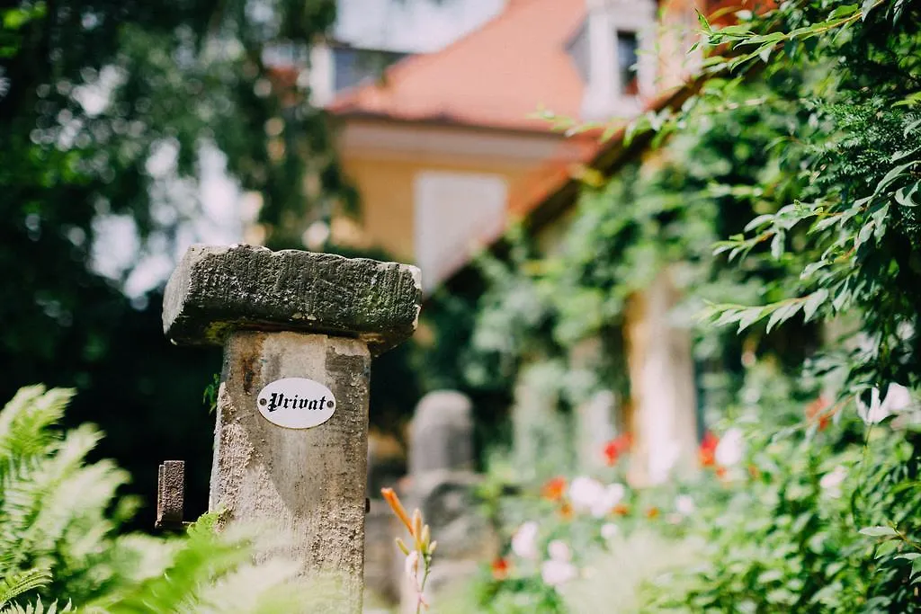 ****  Hotel Villa Sorgenfrei & Restaurant Atelier Sanssouci Radebeul Almanya